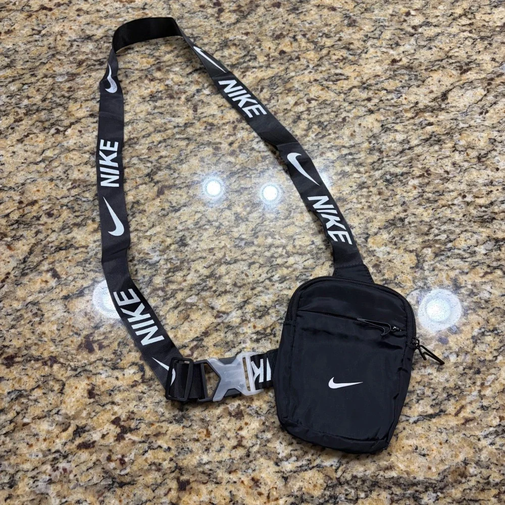Nike Heritage Small Items Crossbody Bag Black Logo Strap v